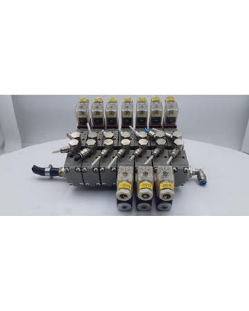 Ventieleiland + 4x Bosch 0-820-022-990 + 3X 0-820-022-992, Verzenden