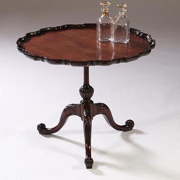 Wijntafel  salontafelhoogte ca 1870 rond en sterk geschulpt, Ophalen of Verzenden