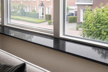 Granieten vensterbank zwart gepolijst (hoogglans) op maat, Hardsteen, Vensterbanken, Nieuw, Ophalen of Verzenden