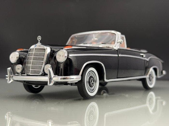Sunstar 1:18 - Modelauto - 1958 Mercedes-Benz 220 SE, Hobby en Vrije tijd, Modelauto's | 1:5 tot 1:12