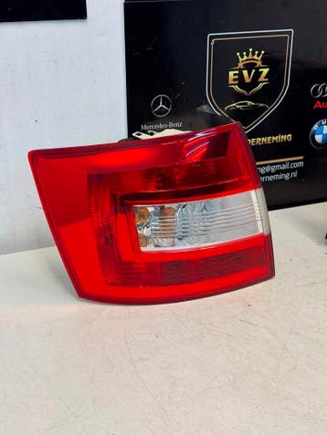 Skoda Rapid bj.2017 achterlicht set rechts en links, Gebruikt, Skoda