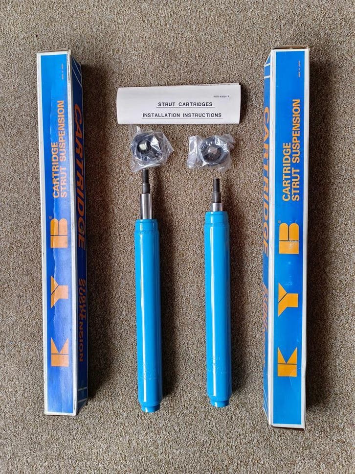 Colt I en Lancer F set KYB schokdemper inserts vooras, Auto-onderdelen, Ophanging en Onderstel, Nieuw, Oldtimer onderdelen, Mitsubishi