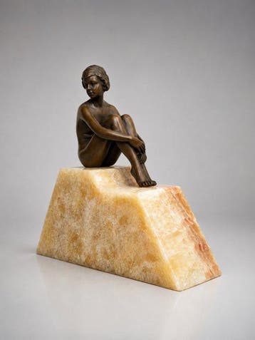 sculptuur, Elegante Jonge Dame op Albast Sokkel – Bronzen