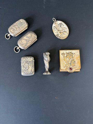 Vitrine (6) - Zilverachtig metaal, zilver metaal,, Antiek en Kunst