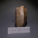 Neolithisch Vuursteen. 8 cm lang mes - 5000 v.Chr. Bijl