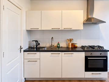 Te huur: Studio Laan van Meerdervoort in Den Haag, Den Haag, Zuid-Holland