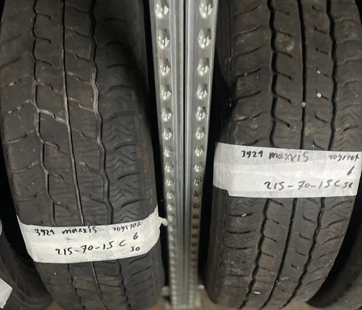 2x215-70-15C Maxxis All-Season 2x6m€50PerBand 215 70 15C, Auto-onderdelen, Banden en Velgen, 15 inch, All Season, 215 mm, Personenwagen