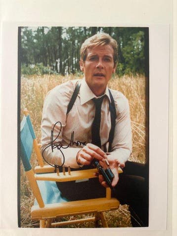 James Bond - Roger Moore as James Bond Handsigned photo, Nieuw