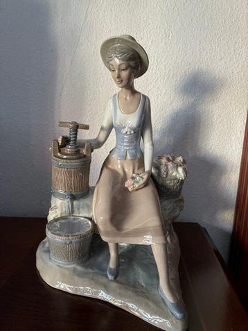 Lladró - Figuur - Vendimiadora - Porselein