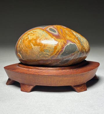 Decoratief ornament (2) - Japan - Natuursteen en hout stand