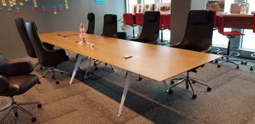Twinform One Off vergadertafel 480 x 120 l.eiken fineer wit, Overige plaatsen, Ophalen of Verzenden, Gebruikt, Tafel