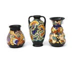 Twee platelen vazen en een amfoor, Holland, Gouda, 20e eeuw