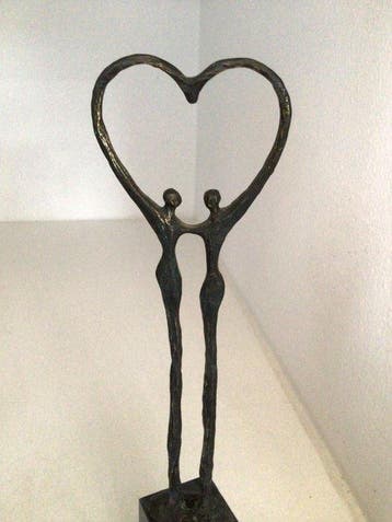 Corry Ammerlaan - sculptuur, “ Happy together ! “ - 25 cm -