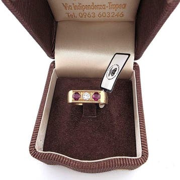Ring - 18 karaat Geel goud - 0.95ct. tw. Robijn - Diamant, Nieuw