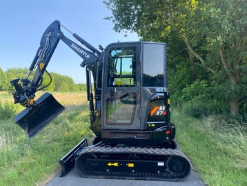 Shantui SE27SR (Black) Minigraver 2025 | 2700kg | Yanmar, Graafmachine