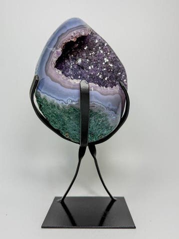 Quality polished amethyst on custom made stand Kristal -