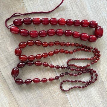Cherry amber star dust (faturan bakeliet) kettingen -