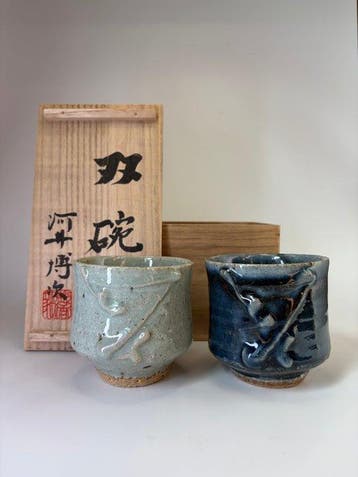 Kawai Hirotsugu (1919–2008) – Paar theekommen – Celadon- en, Antiek en Kunst