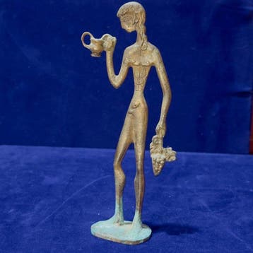 Beeld, Vintage Bronze-Effect Figurine with Goblet and Grapes, Antiek en Kunst