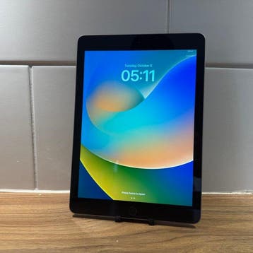 Apple iPad (5th Generation) 128GB Wifi - Mobiele telefoon, Nieuw
