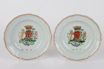 Bord (2) - Porselein - Twee Chinese-inscribed documentaire
