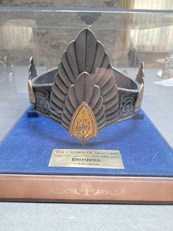 Lord of the Rings - The Crown of Aragorn, Includes acrylic, Nieuw