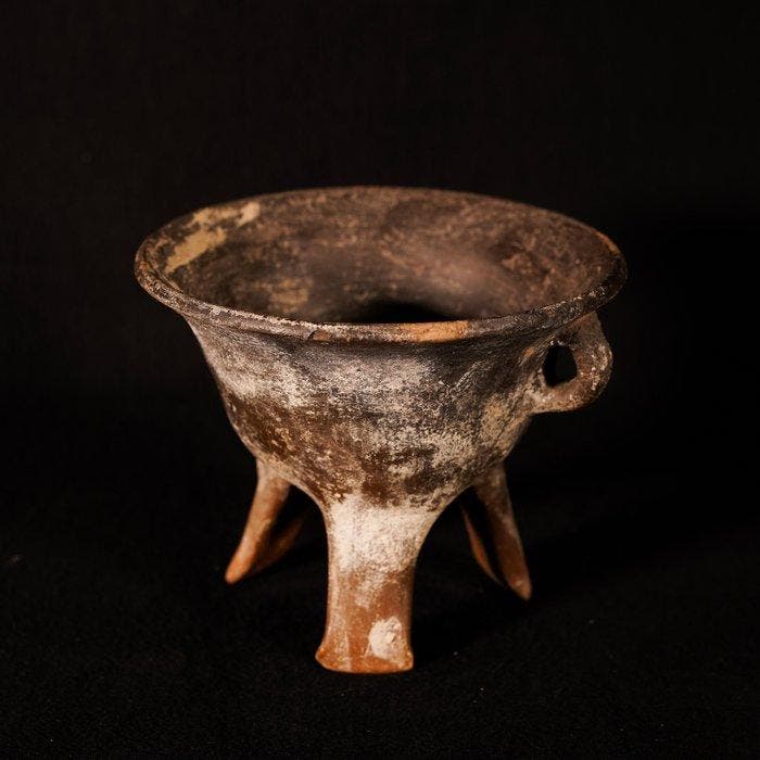 Nabije Oosten Terracotta Driepotige vaas, 14,5 cm -Behorend, Verzamelen, Mineralen en Fossielen