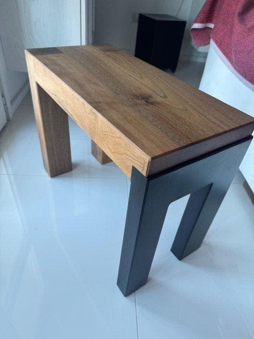 Labriola Domenico - Bijzettafel - Walnoot - Tafeltje/Bankje, Antiek en Kunst, Curiosa en Brocante