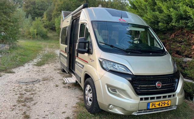 2 pers. Adria Mobil camper huren in Tiel? Vanaf € 100 p.d. -, Caravans en Kamperen, Verhuur