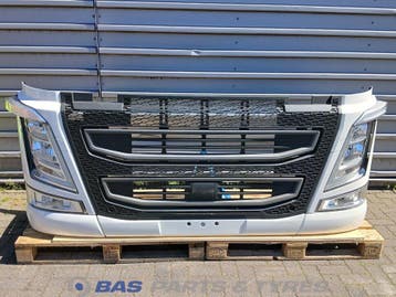 Bumper Volvo FH4 21221130, Ophalen, Gebruikt, Volvo, Carrosserie en Plaatwerk