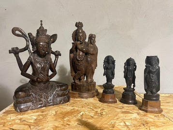 Lot van 5 handgesneden houten religieuze beelden – Krishna,, Antiek en Kunst