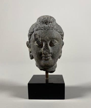 Indo-Griekse koninkrijken, Ier – IIe Steen, Schist Beeld van