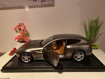 Amalgam 1:8 - Modelauto - Ferrari FF - Beperkte oplage nr., Nieuw