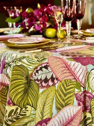 Tafelkleed met een bloemenprint in felle kleuren voor brede