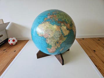 Terrestrial table globe - 1950-1960