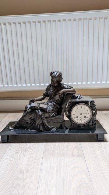 Figurale pendule - - Gepatineerd brons - 1800-1850,
