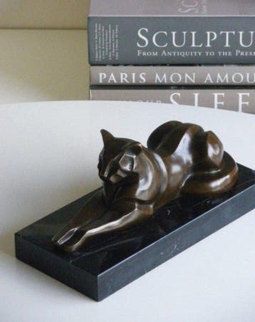sculptuur, Reclining Cat - 4,5 kg - 26 cm - Gepatineerd