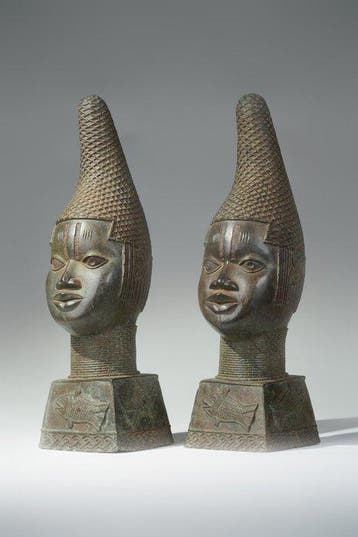 Een bronzen beeld. - Idia - Benin - Nigeria, Antiek en Kunst