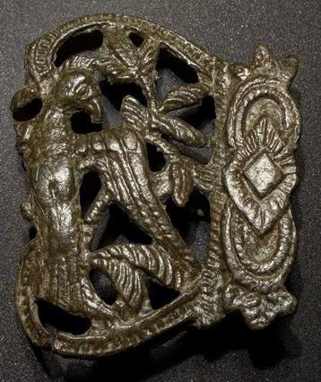 Post-middeleeuws Bronzen, opengewerkt riemstuk met een, Antiek en Kunst