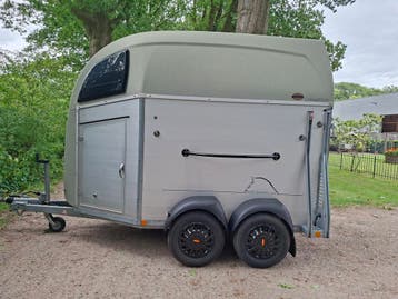 Bockmann Champion Aluminium 2 paards, zadelkast, Nieuwstaat, Dieren en Toebehoren, Paarden en Pony's | Trailers en Aanhangwagens