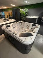 Jacuzzi / spa 200x200 – plug &amp; play 220V – 4-5 persoons, Ophalen, Zo goed als nieuw, Pomp, Vast