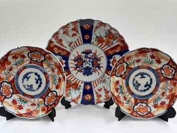 Onderbord (3) - Porselein - Imari, Meiji-periode