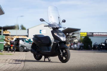 Peugeot Kisbee Black Edition 25km/u - 2024, Verzenden, Nieuw