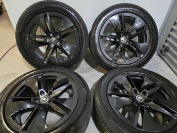 Skoda Enyac VW ID4,5, 7, Buzz Audi Q4 19 inch winterbanden, 19 inch, Banden en Velgen, Nieuw, 235 mm