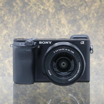 Sony A6300 + E 16-50mm f/3.5-5.6 OSS - Tweedehands, Bodydop, Ophalen of Verzenden, Zo goed als nieuw, Sony