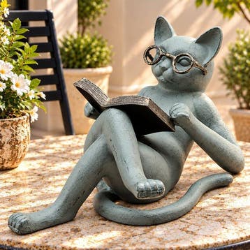 Unknown - Beeldje - Reading Cat Sculpture - Hars