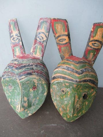 Set van twee tribale maskers in Inuit-stijl (Zonder, Antiek en Kunst