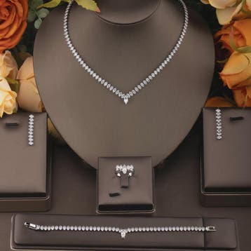 Elegante Zirkonia Sieradenset V-vorm - Perfect voor Dagelijk, Diversen, Verzenden, Nieuw