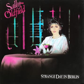 LP gebruikt - Sally Oldfield - Strange Day In Berlin, Verzenden, Zo goed als nieuw, Overige formaten
