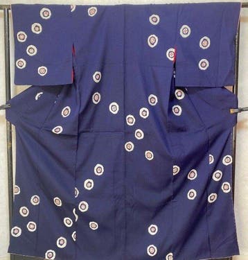 Antiek Japans zijden kimono met modern stippenpatroon -